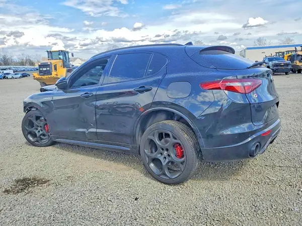 ZASPAKBN1P7D53615 2023 ALFA ROMEO STELVIO - Image 2