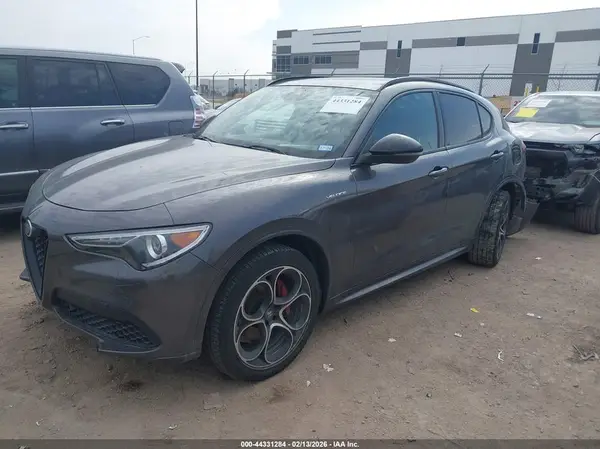 ZASPAKBN1P7D54084 2023 ALFA ROMEO STELVIO - Image 2
