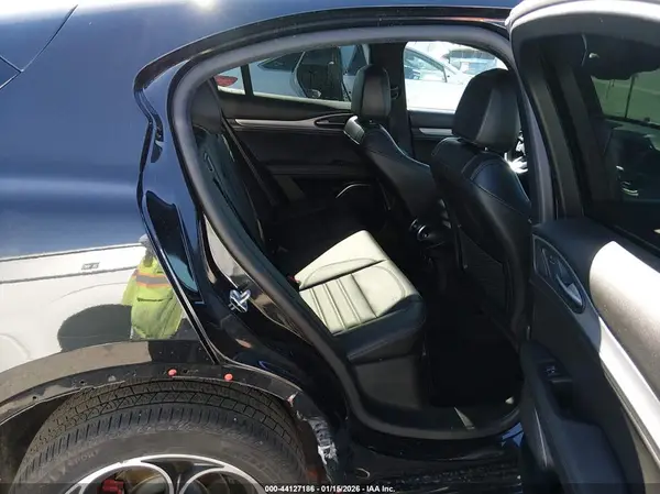 ZASPAKBN1P7D63609 2023 ALFA ROMEO STELVIO - Image 8
