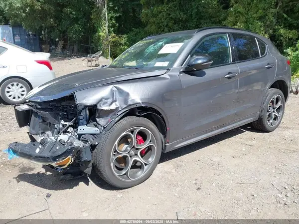 ZASPAKBN1P7D65070 2023 ALFA ROMEO STELVIO - Image 2