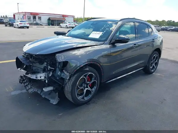 ZASPAKBN1R7D78095 2024 ALFA ROMEO STELVIO - Image 2
