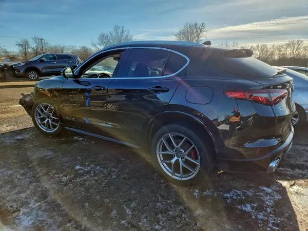 ZASPAKBN2M7D08257 2021 ALFA ROMEO STELVIO - Image 2
