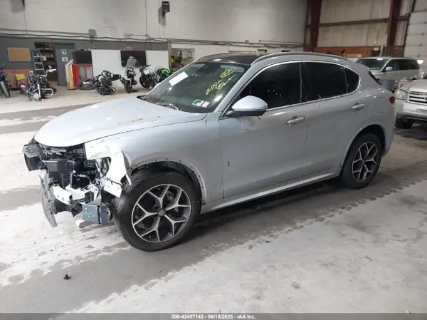 ZASPAKBN2M7D11188 2021 ALFA ROMEO STELVIO - Image 2