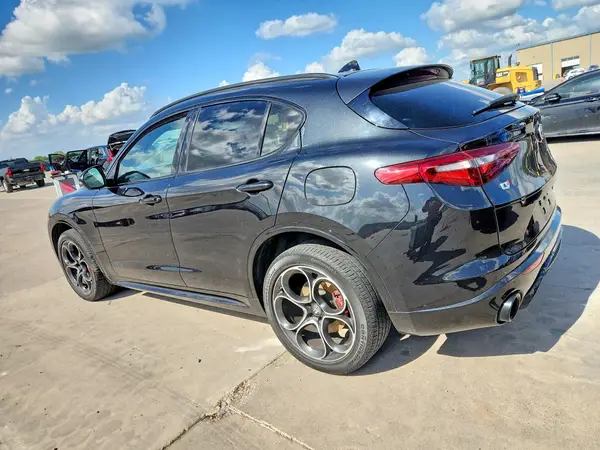 ZASPAKBN2N7D24704 2022 ALFA ROMEO STELVIO - Image 2