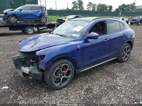 ZASPAKBN2N7D25514 2022 ALFA ROMEO STELVIO - Image 2