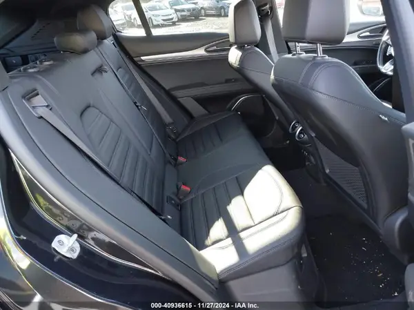 ZASPAKBN2N7D25657 2022 ALFA ROMEO STELVIO - Image 8