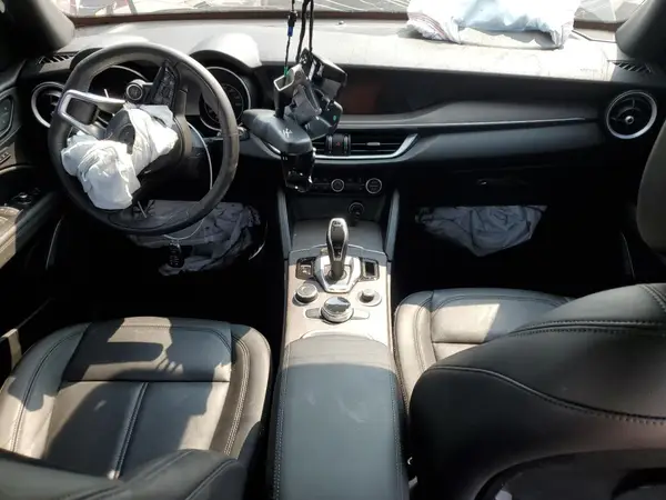 ZASPAKBN2N7D26968 2022 ALFA ROMEO STELVIO - Image 8