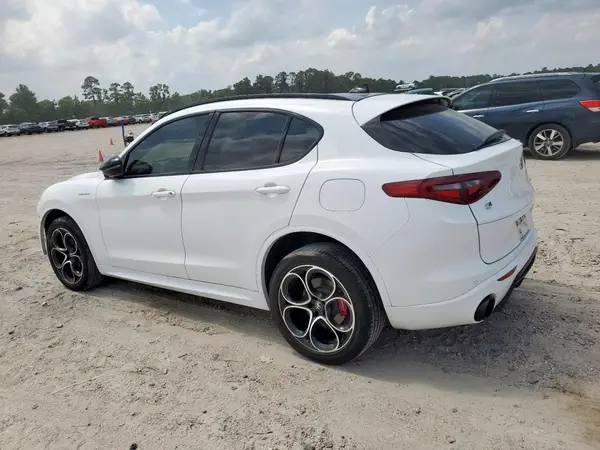ZASPAKBN2N7D27344 2022 ALFA ROMEO STELVIO - Image 2