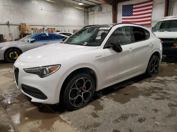 ZASPAKBN2N7D37386 2022 ALFA ROMEO STELVIO - Image 1