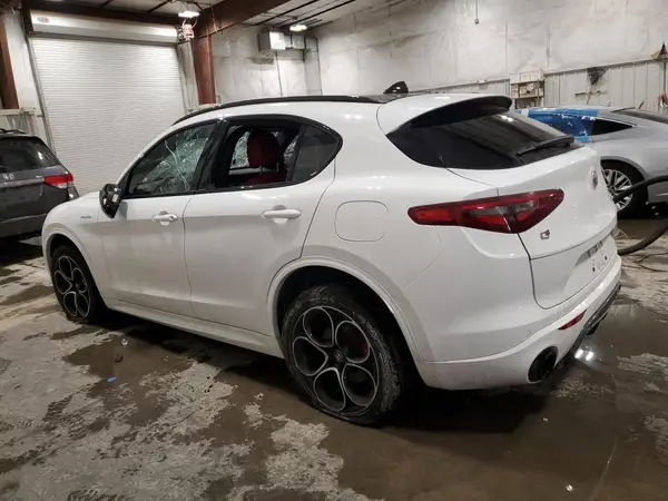 ZASPAKBN2N7D37386 2022 ALFA ROMEO STELVIO - Image 2