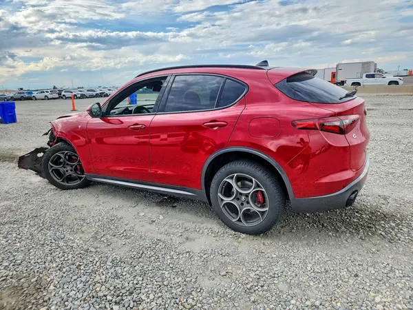 ZASPAKBN2N7D37744 2022 ALFA ROMEO STELVIO - Image 2