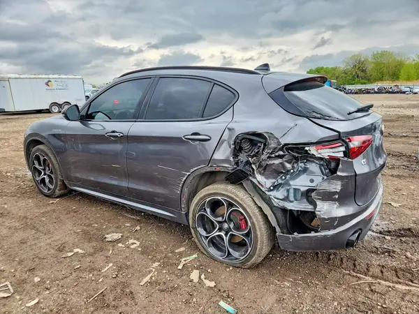 ZASPAKBN2N7D38179 2022 ALFA ROMEO STELVIO - Image 2