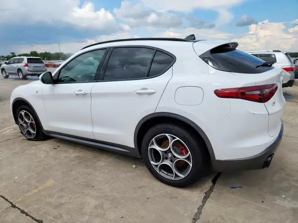 ZASPAKBN2N7D41521 2022 ALFA ROMEO STELVIO - Image 2