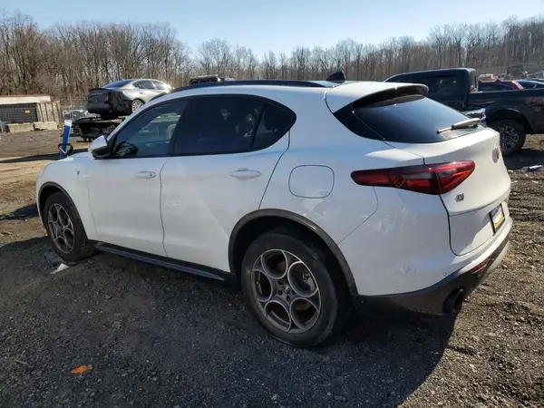 ZASPAKBN2P7D50836 2023 ALFA ROMEO STELVIO - Image 2