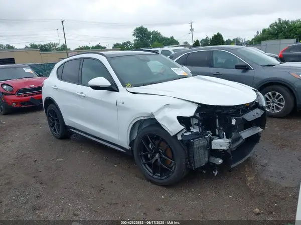 ZASPAKBN2P7D56698 2023 ALFA ROMEO STELVIO - Image 1