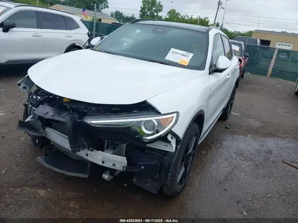 ZASPAKBN2P7D56698 2023 ALFA ROMEO STELVIO - Image 2