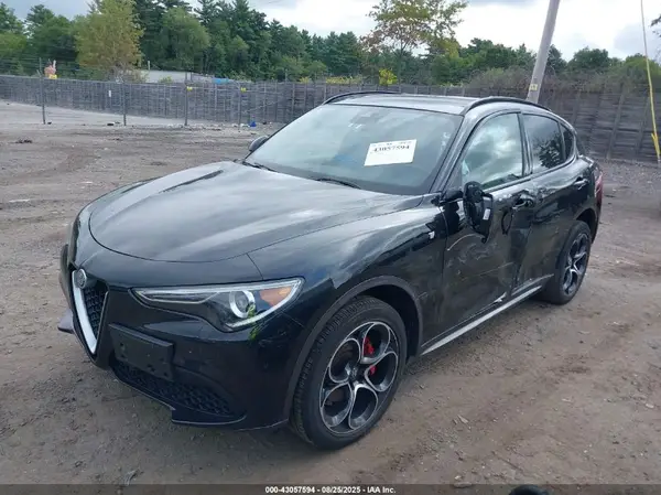 ZASPAKBN2P7D58337 2023 ALFA ROMEO STELVIO - Image 2