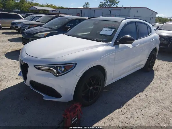 ZASPAKBN3M7D02127 2021 ALFA ROMEO STELVIO - Image 2