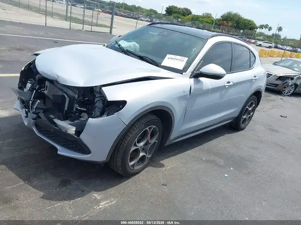 ZASPAKBN3N7D30186 2022 ALFA ROMEO STELVIO - Image 2