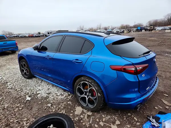 ZASPAKBN3N7D38188 2022 ALFA ROMEO STELVIO - Image 2