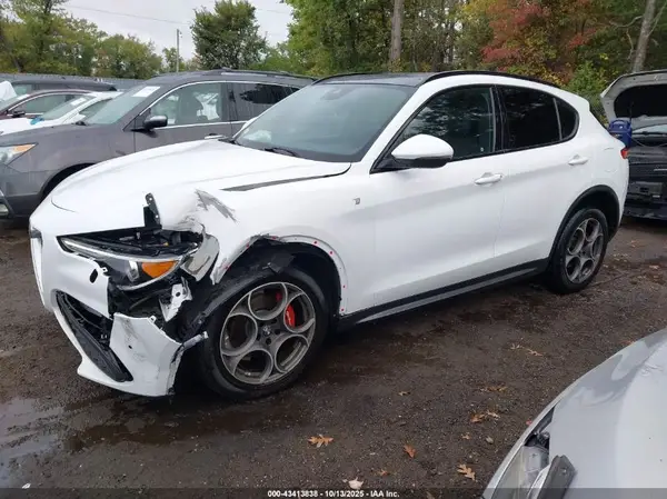 ZASPAKBN3N7D47229 2022 ALFA ROMEO STELVIO - Image 2