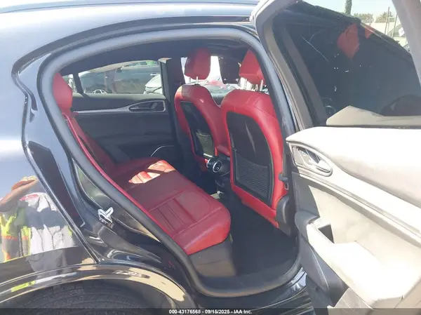 ZASPAKBN3P7D54202 2023 ALFA ROMEO STELVIO - Image 8