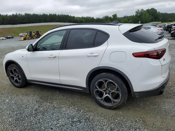 ZASPAKBN3P7D57956 2023 ALFA ROMEO STELVIO - Image 2