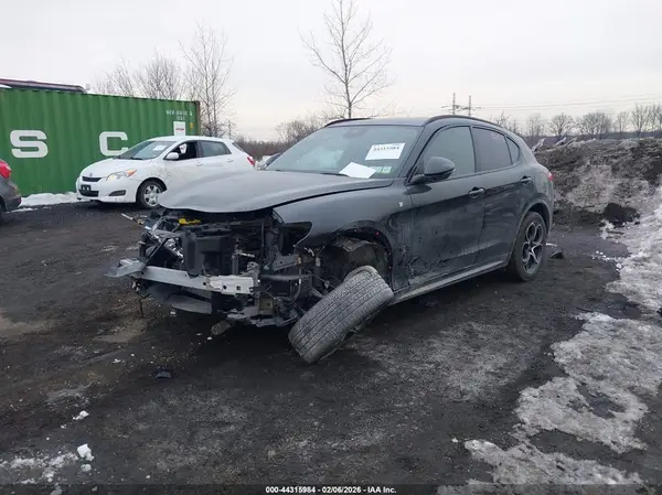 ZASPAKBN3P7D58394 2023 ALFA ROMEO STELVIO - Image 2