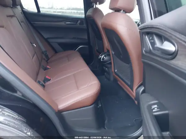 ZASPAKBN3P7D58394 2023 ALFA ROMEO STELVIO - Image 8