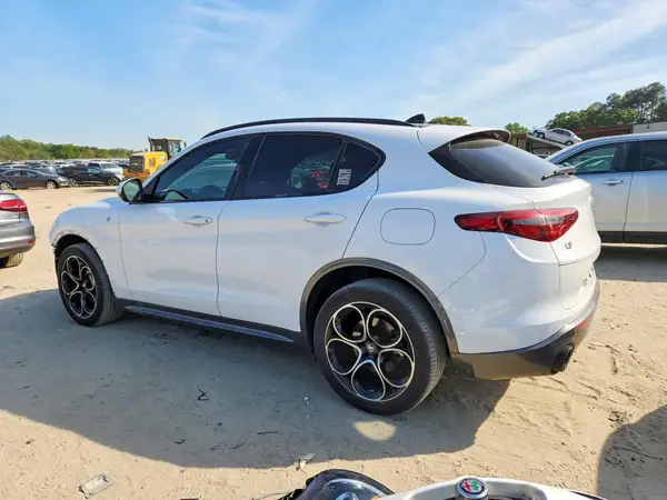 ZASPAKBN3P7D58962 2023 ALFA ROMEO STELVIO - Image 2
