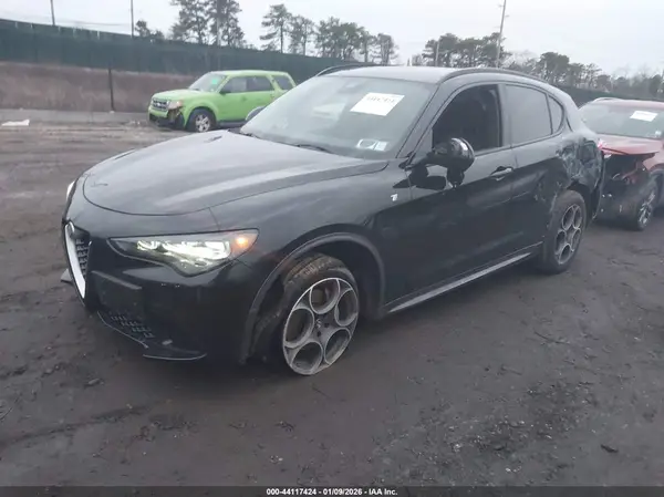 ZASPAKBN3R7D76302 2024 ALFA ROMEO STELVIO - Image 2