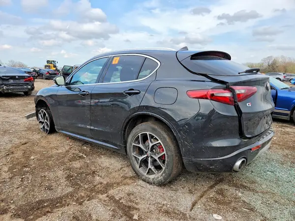 ZASPAKBN4M7D01438 2021 ALFA ROMEO STELVIO - Image 2