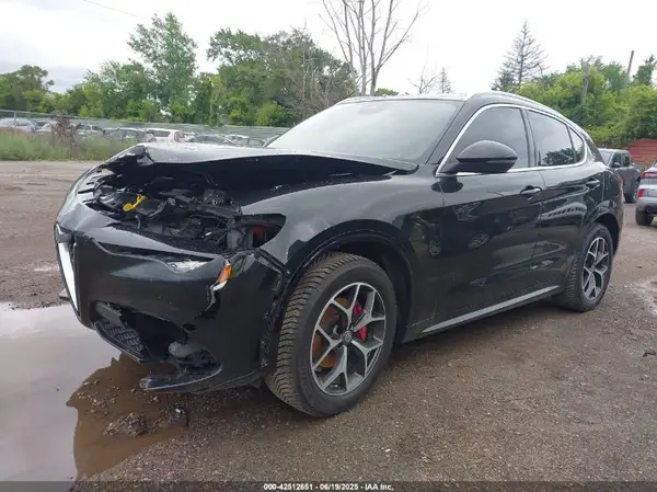 ZASPAKBN4M7D13072 2021 ALFA ROMEO STELVIO - Image 2