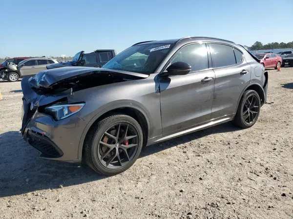 ZASPAKBN4M7D18255 2021 ALFA ROMEO STELVIO - Image 1