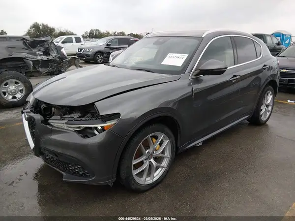 ZASPAKBN4M7D18739 2021 ALFA ROMEO STELVIO - Image 2