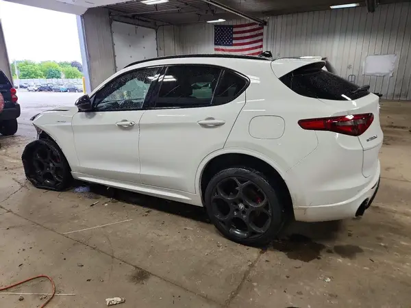 ZASPAKBN4N7D25532 2022 ALFA ROMEO STELVIO - Image 2
