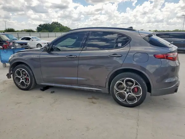 ZASPAKBN4N7D42587 2022 ALFA ROMEO STELVIO - Image 2