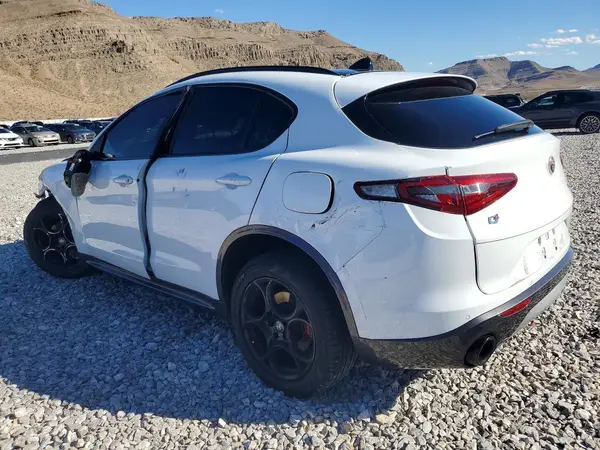 ZASPAKBN4P7D51390 2023 ALFA ROMEO STELVIO - Image 2