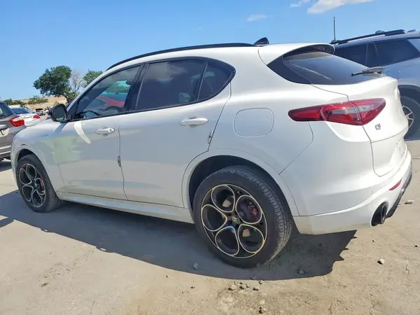 ZASPAKBN4P7D55021 2023 ALFA ROMEO STELVIO - Image 2