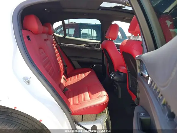 ZASPAKBN4P7D63524 2023 ALFA ROMEO STELVIO - Image 8