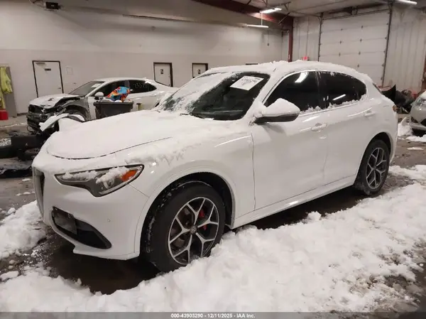 ZASPAKBN5M7C98758 2021 ALFA ROMEO STELVIO - Image 2