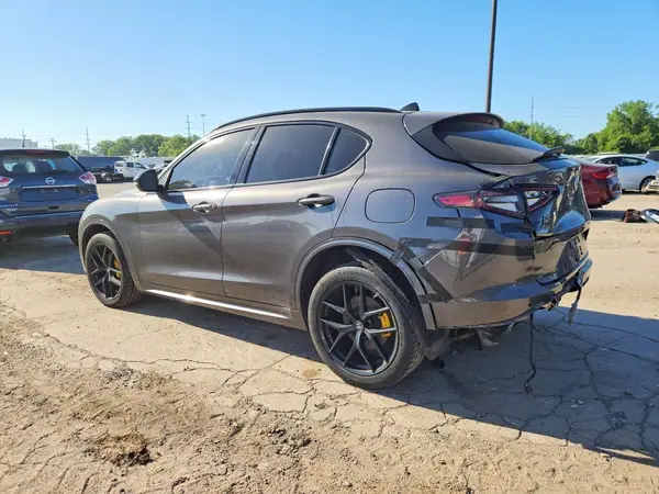 ZASPAKBN5M7D02601 2021 ALFA ROMEO STELVIO - Image 2