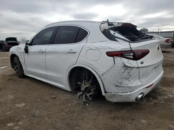ZASPAKBN5M7D08902 2021 ALFA ROMEO STELVIO - Image 2