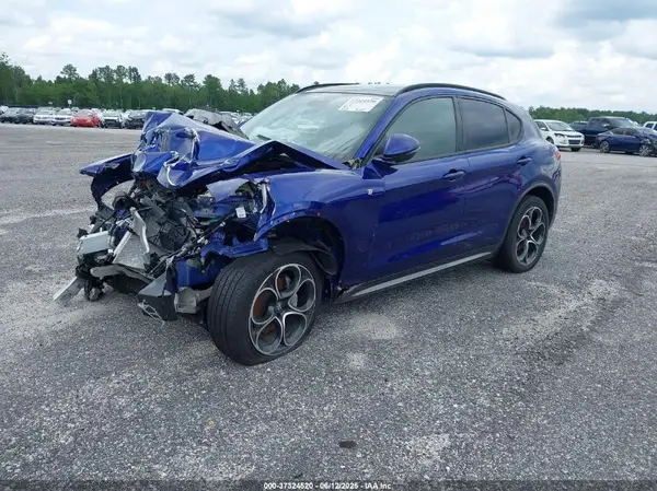 ZASPAKBN5N7D33705 2022 ALFA ROMEO STELVIO - Image 2