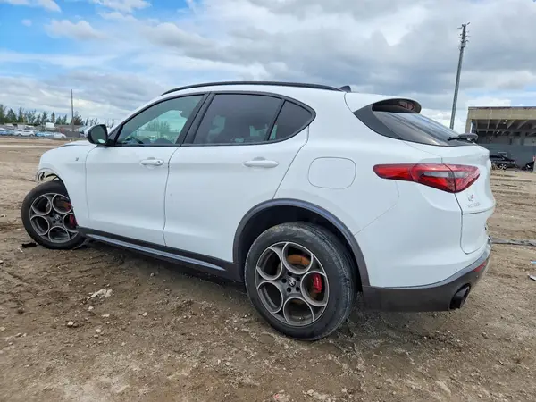 ZASPAKBN5N7D46731 2022 ALFA ROMEO STELVIO - Image 2
