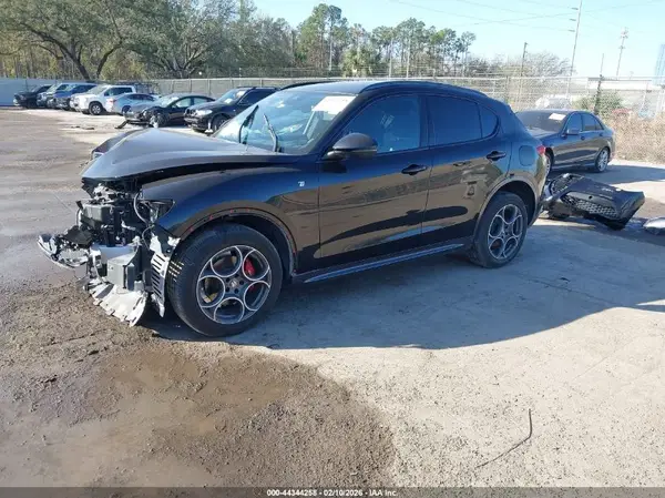ZASPAKBN5P7D50426 2023 ALFA ROMEO STELVIO - Image 2