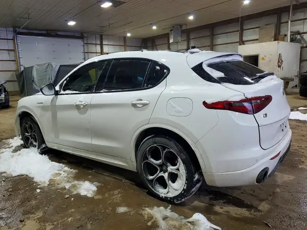 ZASPAKBN5P7D55769 2023 ALFA ROMEO STELVIO - Image 2