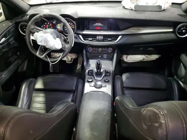 ZASPAKBN5P7D55769 2023 ALFA ROMEO STELVIO - Image 8