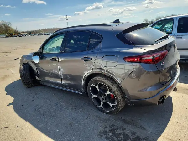 ZASPAKBN5P7D57165 2023 ALFA ROMEO STELVIO - Image 2