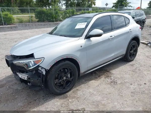 ZASPAKBN5P7D57909 2023 ALFA ROMEO STELVIO - Image 2